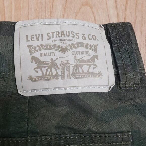 LEVI'S CARGO CAMO SHORTS SIZE 18 - Picture 8 of 10